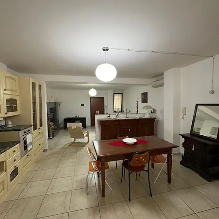 Rosa's -the Apartment *